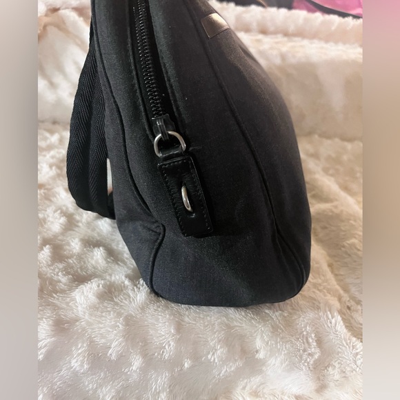 All black nylon Prada shoulder tote featuring a unique design inside - Picture 4 of 8